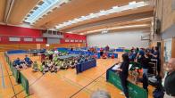 Fotos vom Tischtennisturnier in Göttingen. Zu sehen sind die SportlerInnen.