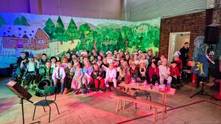 H&auml;nsel und Gretel - Weihnachtsmusical 2025: Alle zusammen!